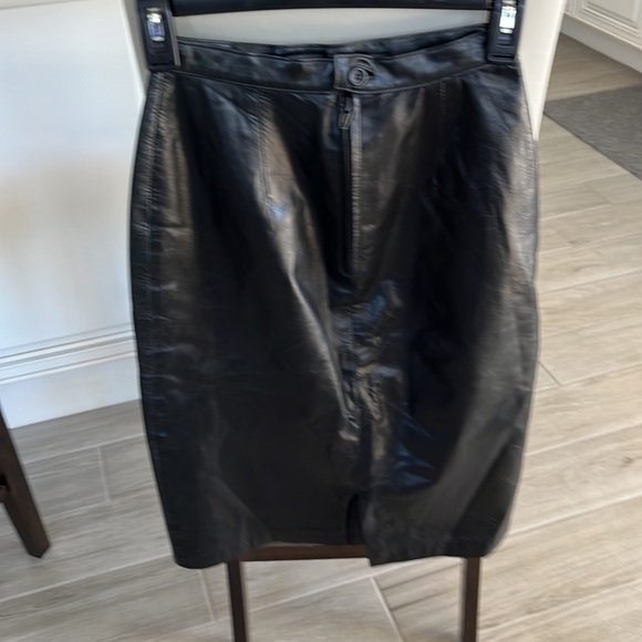Leather skirt - Picture 2 of 2